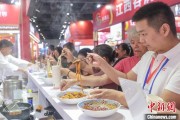 梦见洗手“嗦粉”经济火热 中国多地“食力”出圈